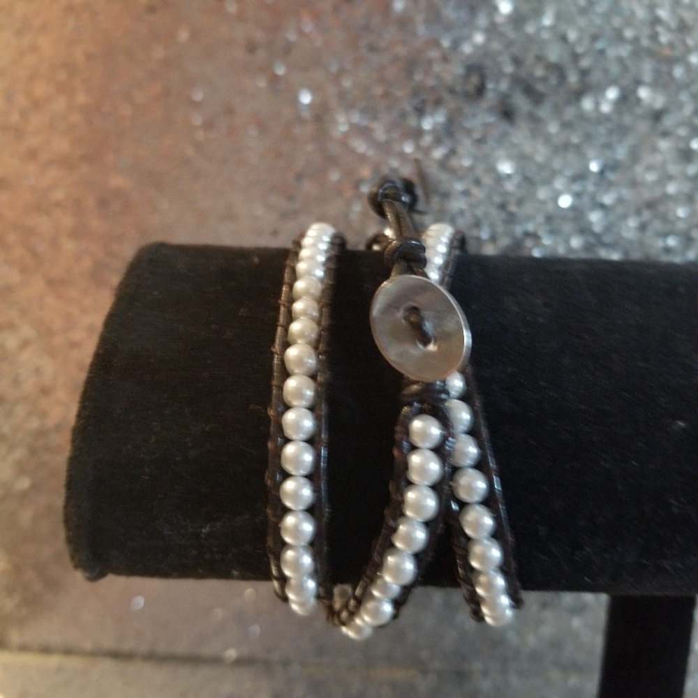 Bracelet Faux Pearl and Gaux Leather